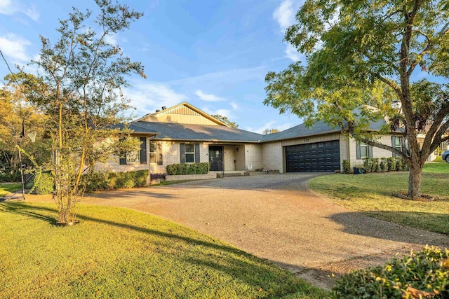 view of front of house featuring a garage and a front yard