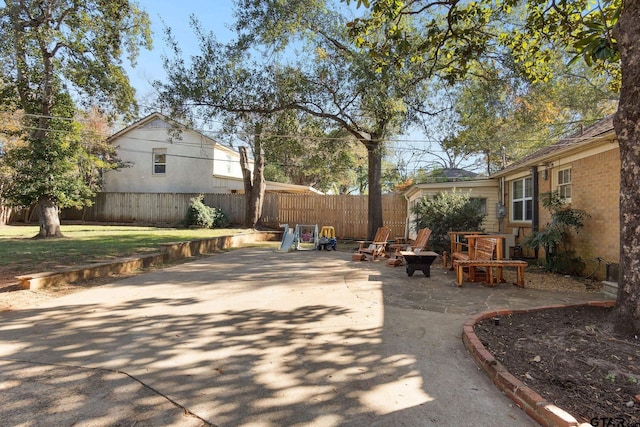 view of patio featuring an outdoor fire pit