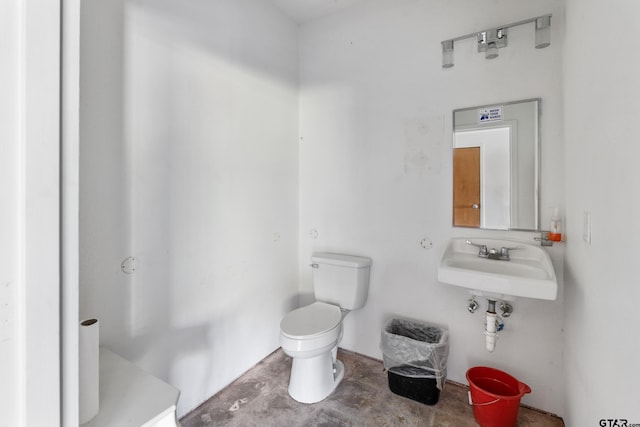 bathroom featuring toilet and sink