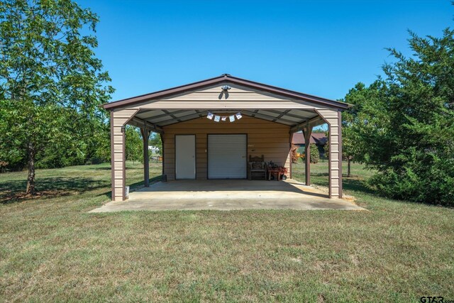 11698 Piper Ln, Frankston, TX 75763 - view of parking / parking lot featuring a garage