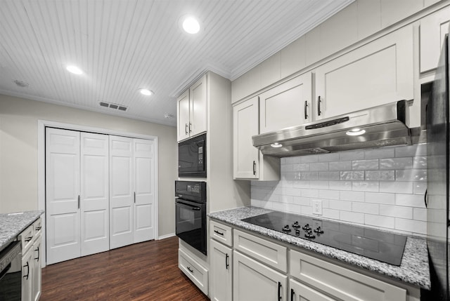 kitchen with visible vents, recessed lighting, under cabinet range hood, tasteful backsplash, and black appliances
