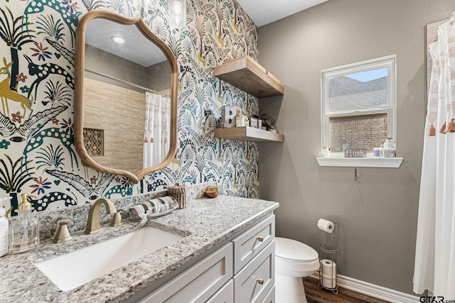full bathroom featuring vanity, toilet, a shower with shower curtain, baseboards, and wood finished floors