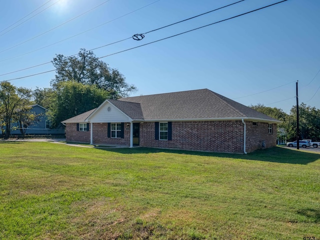 single story home with a front yard