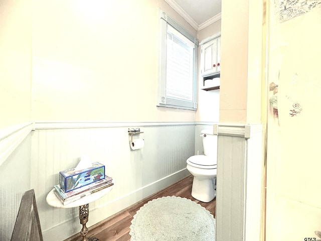 668 Omaha Dr, Omaha, TX 75571 - bathroom with wood finished floors, ornamental molding, and a wainscoted wall