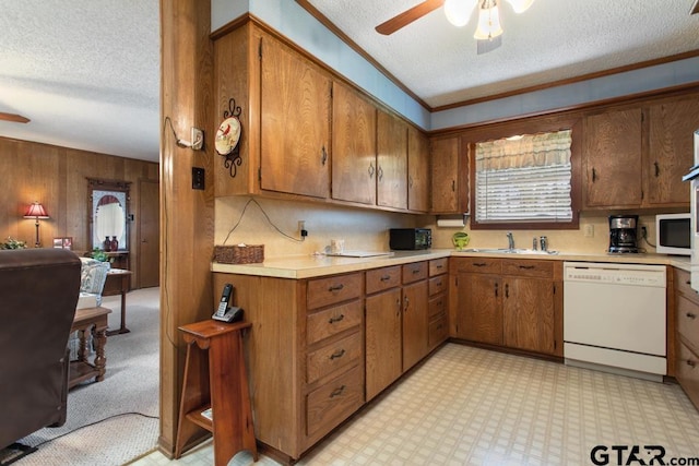 kitchen with ceiling fan, a textured ceiling, sink, and dishwasher