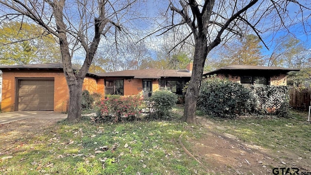 view of front facade with a garage