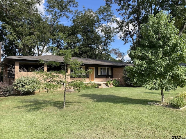 single story home featuring brick siding and a front yard