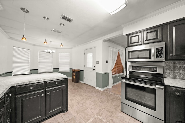 kitchen with tasteful backsplash, crown molding, appliances with stainless steel finishes, decorative light fixtures, and an inviting chandelier