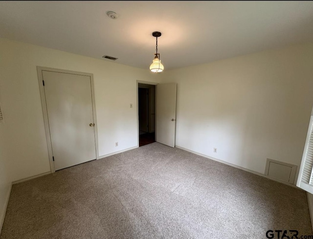 carpeted spare room with a smoke detector and baseboards