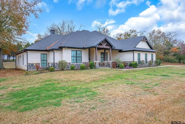 view of front facade with a front yard