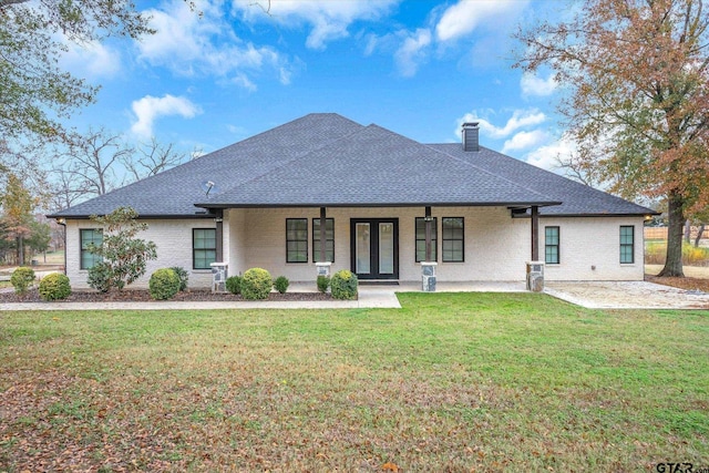 view of front facade featuring a front lawn