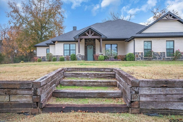 view of front of home featuring a front lawn