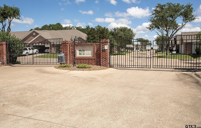 1521 Rice Rd Unit E105, Tyler, TX 75703 - gate with fence