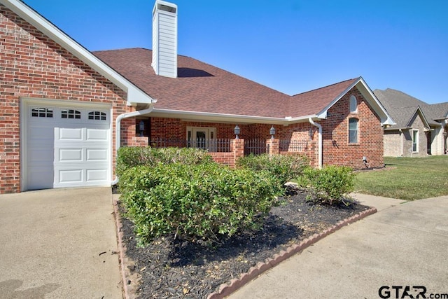 view of front facade featuring a garage