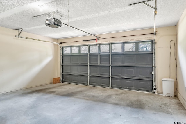 6214 Huntington Dr, Tyler, TX 75703 - garage featuring a garage door opener