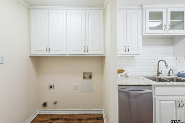 5401 Hollytree Dr, Tyler, TX 75703 - laundry area with gas dryer hookup, electric dryer hookup, dark wood-type flooring, baseboards, and hookup for a washing machine