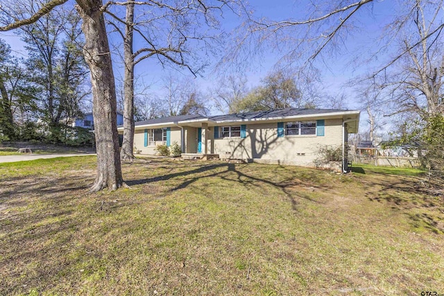 ranch-style house featuring a front lawn