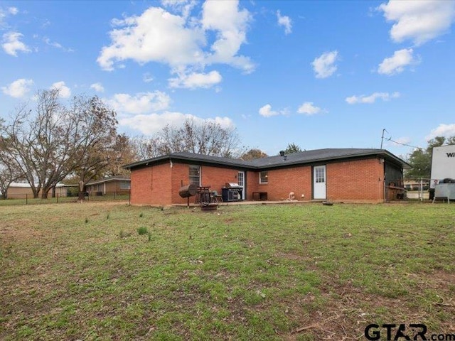 back of house featuring a yard