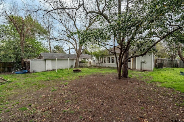 view of yard featuring a fenced backyard and an outdoor structure