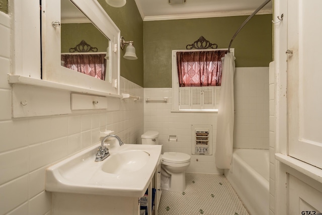 full bath featuring crown molding, toilet, tile patterned floors, heating unit, and shower / bath combo with shower curtain