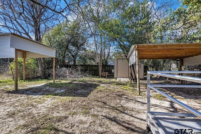 view of yard with an outdoor structure