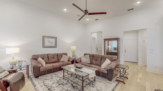9070 Shallow Cv, Tyler, TX 75703 - living area featuring crown molding, ceiling fan, light wood-style flooring, and recessed lighting