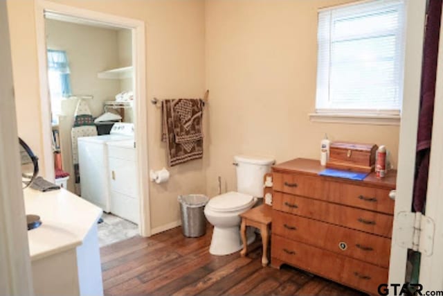 209 Kildare Rd, Linden, TX 75563 - bathroom featuring washing machine and clothes dryer, toilet, wood finished floors, and baseboards