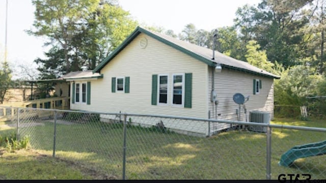 209 Kildare Rd, Linden, TX 75563 - view of home's exterior featuring a lawn, central AC, and fence