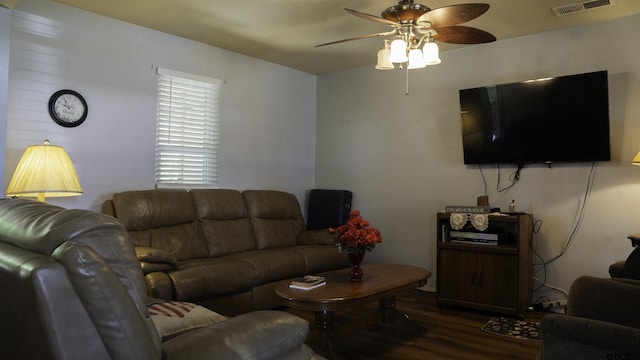 209 Kildare Rd, Linden, TX 75563 - living room featuring wood finished floors, visible vents, and a ceiling fan