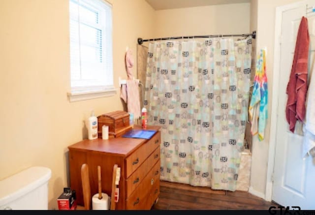209 Kildare Rd, Linden, TX 75563 - bathroom featuring toilet, a shower with curtain, and wood finished floors