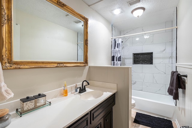 full bathroom featuring shower / tub combo with curtain, vanity, toilet, and a textured ceiling