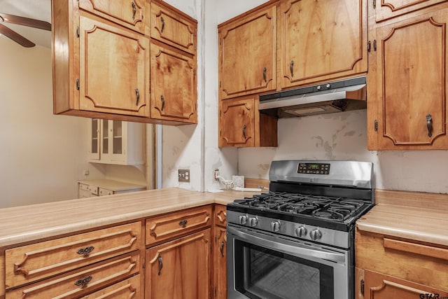 kitchen featuring stainless steel gas range oven and ceiling fan