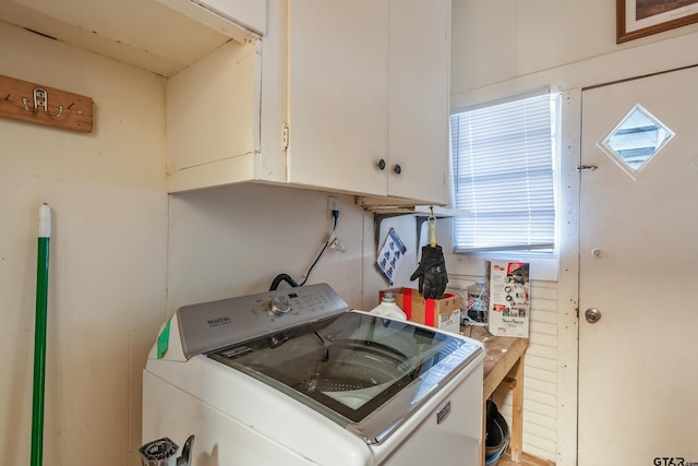 laundry room with cabinets and washer / clothes dryer