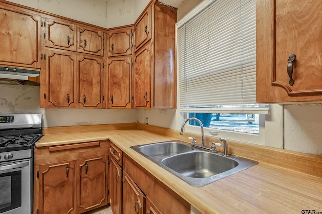 kitchen featuring sink and gas range