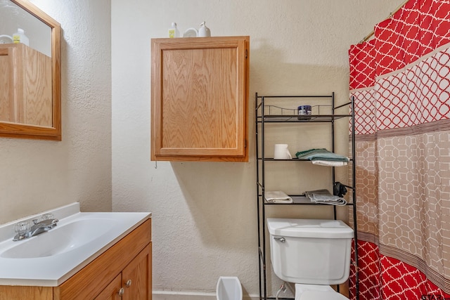 bathroom with a shower with curtain, vanity, and toilet