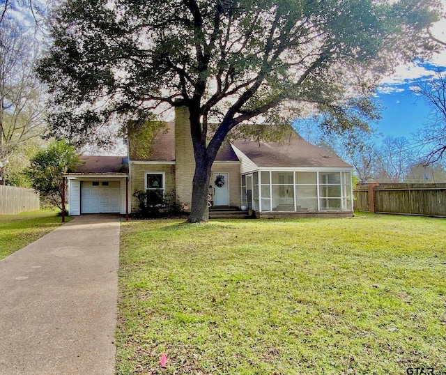 102 Gordon Dr, Crockett, TX 75835 - view of front facade featuring a sunroom, driveway, and a garage
