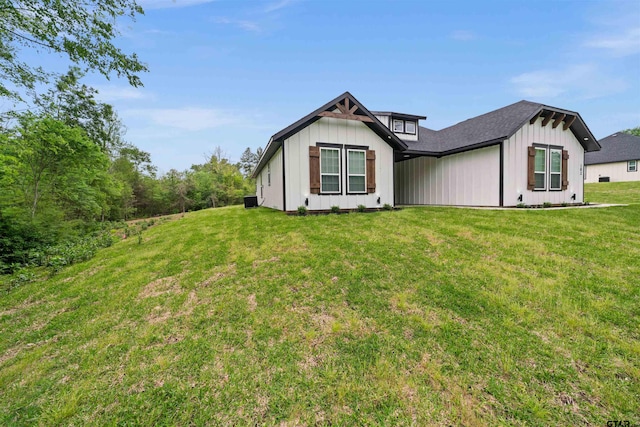 back of house featuring a lawn