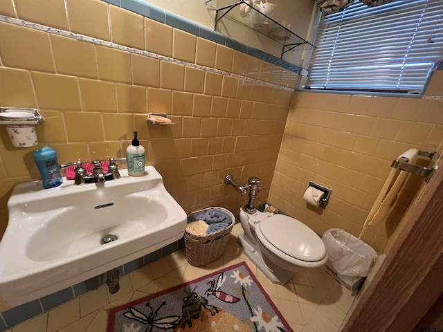 bathroom featuring tile walls, sink, and tile patterned floors