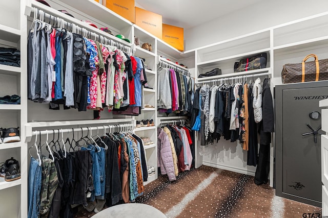 12293 Harlon St, Flint, TX 75762 - view of walk in closet