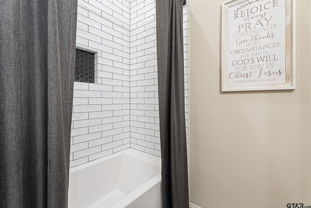 12293 Harlon St, Flint, TX 75762 - bathroom featuring shower / bath combo
