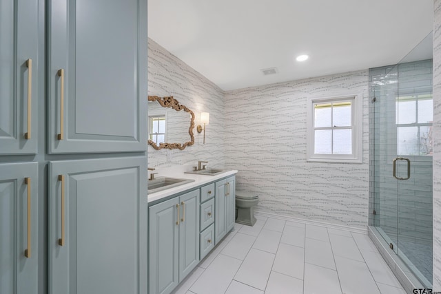 full bathroom featuring visible vents, a sink, a shower stall, and wallpapered walls