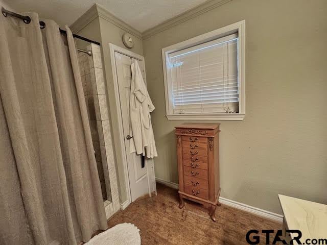 12239 Lovers Ln, Larue, TX 75770 - full bath with a shower with curtain and crown molding