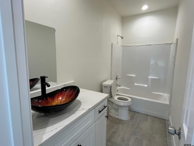 225 S Quille Ave, Mount Pleasant, TX 75455 - full bathroom with vanity, toilet, shower / washtub combination, and recessed lighting