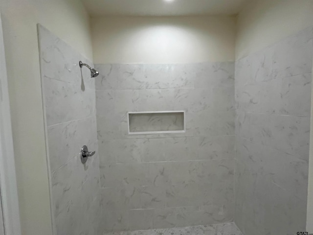 225 S Quille Ave, Mount Pleasant, TX 75455 - bathroom featuring tiled shower