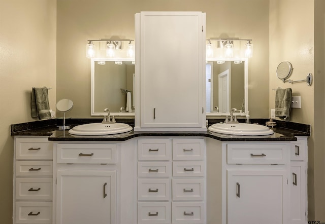 10074 Hillside Ln, Flint, TX 75762 - bathroom with double vanity