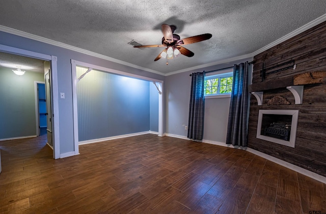 unfurnished room with ceiling fan, a textured ceiling, dark hardwood / wood-style flooring, and ornamental molding