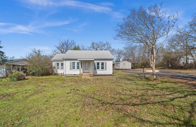 view of front of property with a front yard