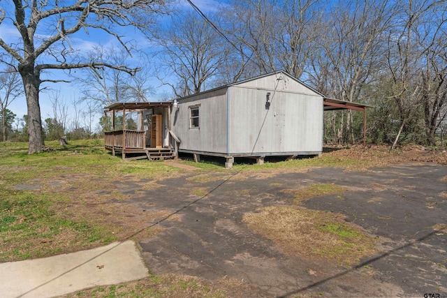 view of outbuilding featuring driveway