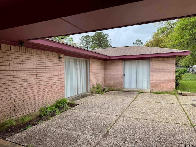 1207 E Redbud Ave, Crockett, TX 75835 - entrance to property featuring a patio and brick siding