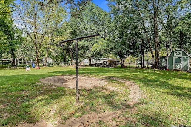 view of yard with a storage shed